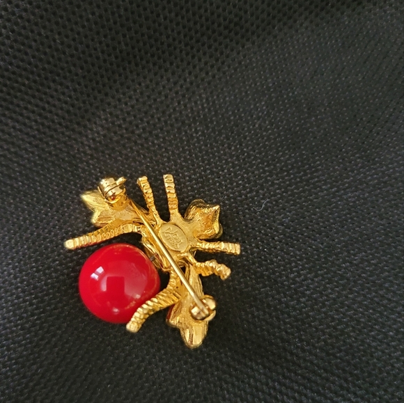 Joan Rivers Brooch - Picture 3 of 5